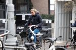 Amsterdam 2 april 2019
Sophie Hilbrand op de fiets in Amsterdam zuid.