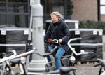 Amsterdam 2 april 2019
Sophie Hilbrand op de fiets in Amsterdam zuid.