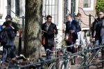 Amsterdam 1 april 2019
Thierry Baudet met â€¦. op straat in Amsterdam.