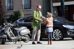 Amsterdam 14 april 2019
Thijs Romer met zijn dochter Sammie op de pc hooftstraat.