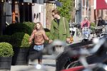 Amsterdam 14 april 2019
Thijs Romer met zijn dochter Sammie op de pc hooftstraat.