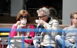 Amsterdam 11 mei 2019
Tom Egbers en Janke Dekker op terras op de beethovenstraat.