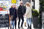 Amsterdam 11 april 2019
Wendy v Dijk met haar man Erland Galjaard en hun hondje in Amsterdam zuid.