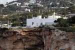 Ibiza 4 mei 2019
Het huis van Wesley Sneijder en Yolanthe Sneijder Cabau aan de baai van Cala Tarida op ibiza.