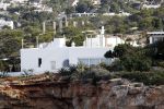 Ibiza 4 mei 2019
Het huis van Wesley Sneijder en Yolanthe Sneijder Cabau aan de baai van Cala Tarida op ibiza.