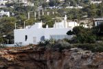Ibiza 4 mei 2019
Het huis van Wesley Sneijder en Yolanthe Sneijder Cabau aan de baai van Cala Tarida op ibiza.