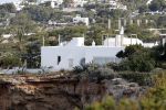 Ibiza 4 mei 2019
Het huis van Wesley Sneijder en Yolanthe Sneijder Cabau aan de baai van Cala Tarida op ibiza.