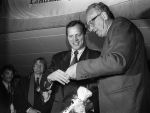 Eindhoven, 9 April 2019 PSV-AZ 67 1-0
PSV Landskampioen
Huldiging PSV Gemeentehuis met Willy v d Kerkhof en burgemeester Jos v Kemenade