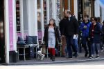 Amsterdam 1 april 2019
Yvonne Kroonenberg wandelen met haar hondje op de utrechtsestraat.