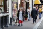 Amsterdam 1 april 2019
Yvonne Kroonenberg wandelen met haar hondje op de utrechtsestraat.
