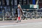 Amsterdam 1 april 2019
Yvonne Kroonenberg wandelen met haar hondje op de utrechtsestraat.