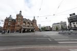 Amsterdam 26 april 2020
Amsterdam is uitgestorven in corona tijd. Bij het paleis op de Dam het Rijksmuseum de grachten de leidsestraat Leidseplein Rembrandtplein etc lopen bijna geen mensen. Stadsschouwburg