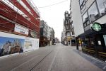 Amsterdam 26 april 2020
Amsterdam is uitgestorven in corona tijd. Bij het paleis op de Dam het Rijksmuseum de grachten de leidsestraat Leidseplein Rembrandtplein etc lopen bijna geen mensen.