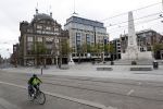 Amsterdam 26 april 2020
Amsterdam is uitgestorven in corona tijd. Bij het paleis op de Dam het Rijksmuseum de grachten de leidsestraat Leidseplein Rembrandtplein etc lopen bijna geen mensen.