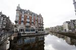 Amsterdam 26 april 2020
Amsterdam is uitgestorven in corona tijd. Bij het paleis op de Dam het Rijksmuseum de grachten de leidsestraat Leidseplein Rembrandtplein etc lopen bijna geen mensen.