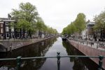 Amsterdam 26 april 2020
Amsterdam is uitgestorven in corona tijd. Bij het paleis op de Dam het Rijksmuseum de grachten de leidsestraat Leidseplein Rembrandtplein etc lopen bijna geen mensen.