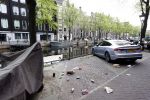Amsterdam 26 april 2020
Amsterdam is uitgestorven in corona tijd. Bij het paleis op de Dam het Rijksmuseum de grachten de leidsestraat Leidseplein Rembrandtplein etc lopen bijna geen mensen.