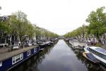 Amsterdam 26 april 2020
Amsterdam is uitgestorven in corona tijd. Bij het paleis op de Dam het Rijksmuseum de grachten de leidsestraat Leidseplein Rembrandtplein etc lopen bijna geen mensen.