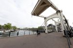 Amsterdam 26 april 2020
Amsterdam is uitgestorven in corona tijd. Bij het paleis op de Dam het Rijksmuseum de grachten de leidsestraat Leidseplein Rembrandtplein etc lopen bijna geen mensen.