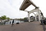 Amsterdam 26 april 2020
Amsterdam is uitgestorven in corona tijd. Bij het paleis op de Dam het Rijksmuseum de grachten de leidsestraat Leidseplein Rembrandtplein etc lopen bijna geen mensen.
