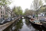 Amsterdam 26 april 2020
Amsterdam is uitgestorven in corona tijd. Bij het paleis op de Dam het Rijksmuseum de grachten de leidsestraat Leidseplein Rembrandtplein etc lopen bijna geen mensen.