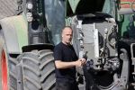Oeffelt Boxmeer 22 april 2020
Boer Geert gaat op zijn verjaardag gewoon aan het werkt. Geert zit in Boer zoekt vouw.
