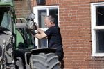 Oeffelt Boxmeer 22 april 2020
Boer Geert gaat op zijn verjaardag gewoon aan het werkt. Geert zit in Boer zoekt vouw.