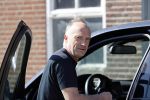 Oeffelt Boxmeer 22 april 2020
Boer Geert gaat op zijn verjaardag gewoon aan het werkt. Geert zit in Boer zoekt vouw.