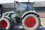 Oeffelt Boxmeer 22 april 2020
Boer Geert gaat op zijn verjaardag gewoon aan het werkt. Geert zit in Boer zoekt vouw.