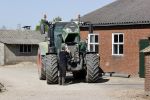 Oeffelt Boxmeer 22 april 2020
Boer Geert gaat op zijn verjaardag gewoon aan het werkt. Geert zit in Boer zoekt vouw.