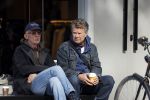 Amsterdam 24 april 2020
Boris Dittrich en zijn partner Jehoshua Rozenman srinken op straat een koffietje .
