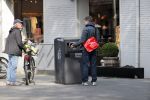 Amsterdam 24 april 2020
Boris Dittrich en zijn partner Jehoshua Rozenman srinken op straat een koffietje .