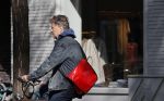 Amsterdam 24 april 2020
Boris Dittrich en zijn partner Jehoshua Rozenman srinken op straat een koffietje .