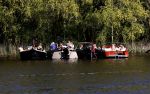 Ouderkerk aan de amstel 19 april 2020
Boten dichtbij elkaar op de amstel. Ze nemen de opdracht 1.5 meter afstand niet echt nauw. Corona