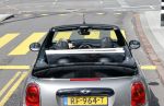 Amsterdam 30 april 2020
Bridget Maasland met haar mini cooper cabrio op weg met schilderij naar haar broer