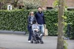 Amsterdam 25 april 2020
Eva Jinek en haar vriend Dexter v d Voorn aan het wandelen met hun zoontje