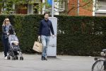 Amsterdam 25 april 2020
Eva Jinek en haar vriend Dexter v d Voorn aan het wandelen met hun zoontje