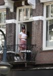 Amsterdam 23 april 2020
Felice Bakker op haar balkon in Amsterdam zuid