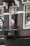 Amsterdam 23 april 2020
Felice Bakker op haar balkon in Amsterdam zuid