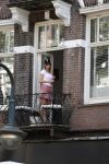 Amsterdam 23 april 2020
Felice Bakker op haar balkon in Amsterdam zuid