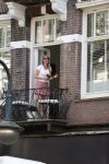 Amsterdam 23 april 2020
Felice Bakker op haar balkon in Amsterdam zuid