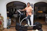 Aalsmeer 29 april 2020
Gerard Joling viert thuis zijn 60e verjaardag.