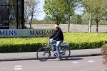 Lisse 20 april 2020
Harry Mens op de fiets bij zijn makelaarskantoor in Lisse.