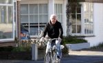 Noordwijk 20 april 2020
Harry mens op de fiets in het centrum van Noordwijk