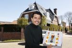 Volendam 24 april 2020
Jan Smit heeft een lintje / koninklijke onderscheiding gekregen.