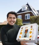 Volendam 24 april 2020
Jan Smit heeft een lintje / koninklijke onderscheiding gekregen.