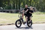Amsterdam 24 april 2020
Johnny Heitinga en zijn zoon Lennox op een stoere coole electrische fiets , de doppio