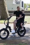 Amsterdam 24 april 2020
Johnny Heitinga en zijn zoon Lennox op een stoere coole electrische fiets , de doppio