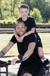 Amsterdam 24 april 2020
Johnny Heitinga en zijn zoon Lennox op een stoere coole electrische fiets , de doppio