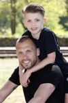 Amsterdam 24 april 2020
Johnny Heitinga en zijn zoon Lennox op een stoere coole electrische fiets , de doppio